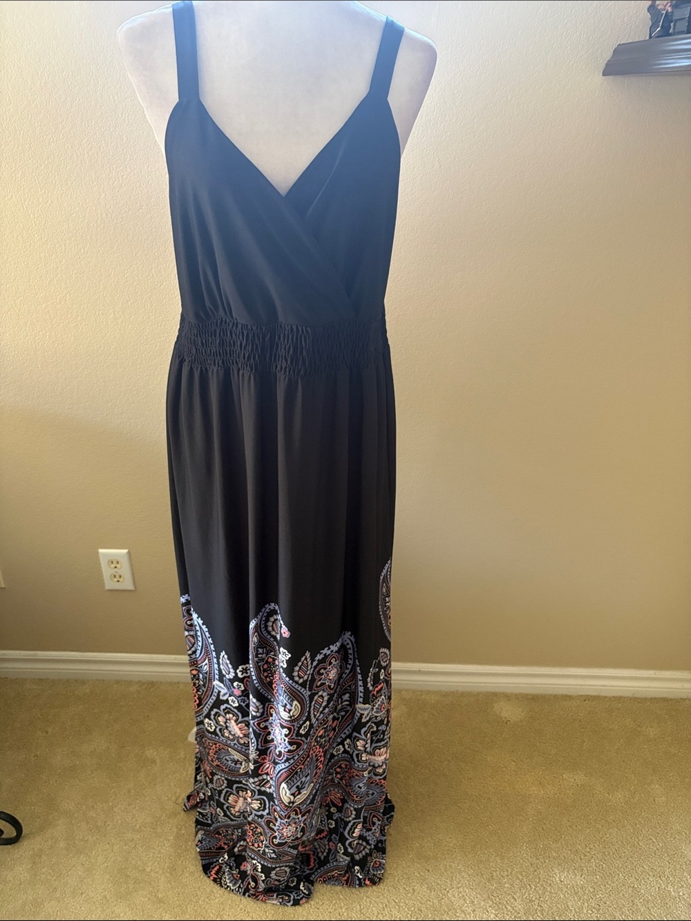 Avenue Black Maxi Dress with Paisley Border-Size 18/20